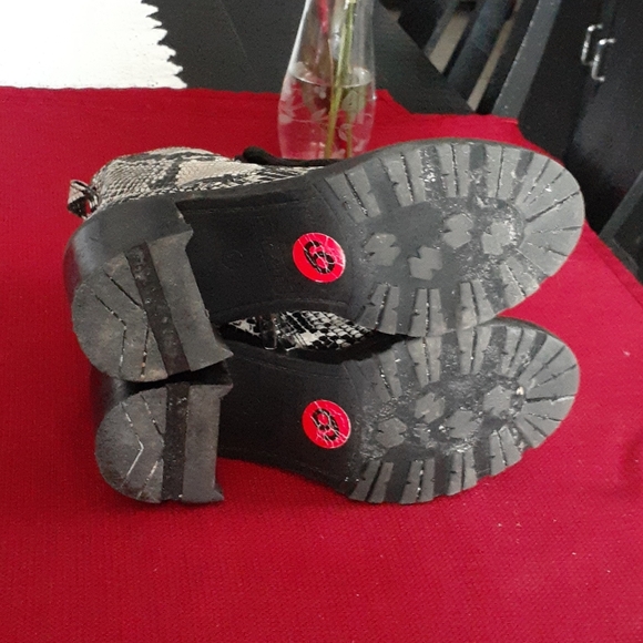 MARC FISHER BOOTIES - Picture 7 of 10